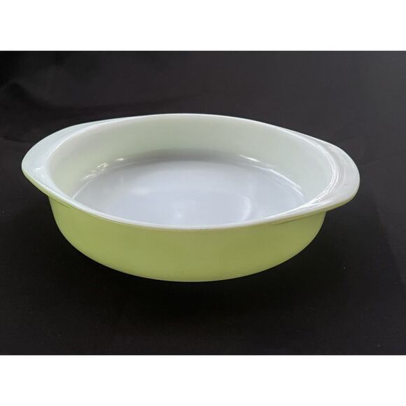 Vintage Pyrex 227 Lime Green Milk Glass Bakeware Casserole Dish 8" - Picture 3 of 10